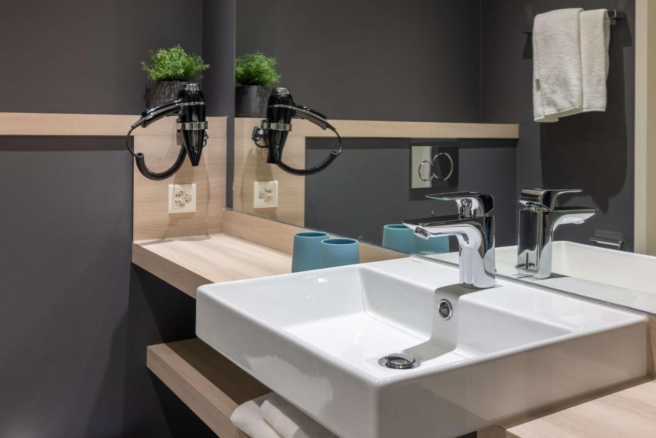 Opfikon-Glattbrugg Radisson Hotel & Suites Zurich מראה חיצוני תמונה